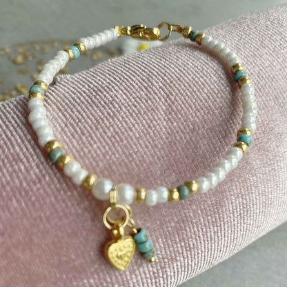 Witte Kralen Kinderarmband met hartjes bedeltje - Idhuna Jewels