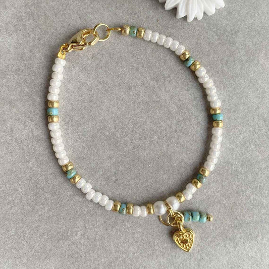 Witte Kralen Kinderarmband met hartjes bedeltje - Idhuna Jewels