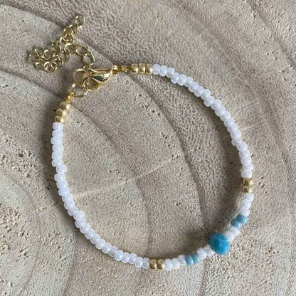 Witte rocailles armband dames goud staal lichtblauw Jeans - Idhuna Jewels