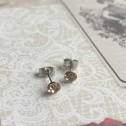 Zilverkleurige Stalen Oorknopjes met kristallen zalmroze - Idhuna Jewels