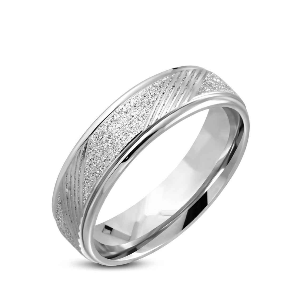 Zilverkleurige Stalen ring gezandstaald uiterlijk