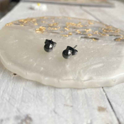 Zweerknopjes zwart bolletjes oorsteker Rvs 5 mm - Idhuna Jewels