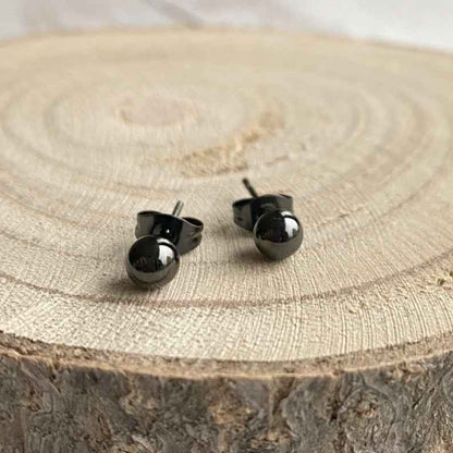 Zweerknopjes zwart bolletjes oorsteker Rvs 5 mm - Idhuna Jewels