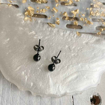 Zweerknopjes zwart bolletjes oorsteker Rvs 5 mm - Idhuna Jewels