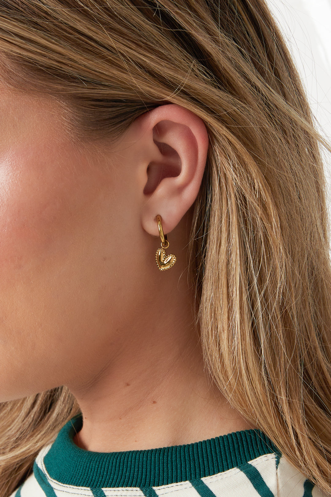 Oorringen met sierlijk hartje stainless steel Mirthe